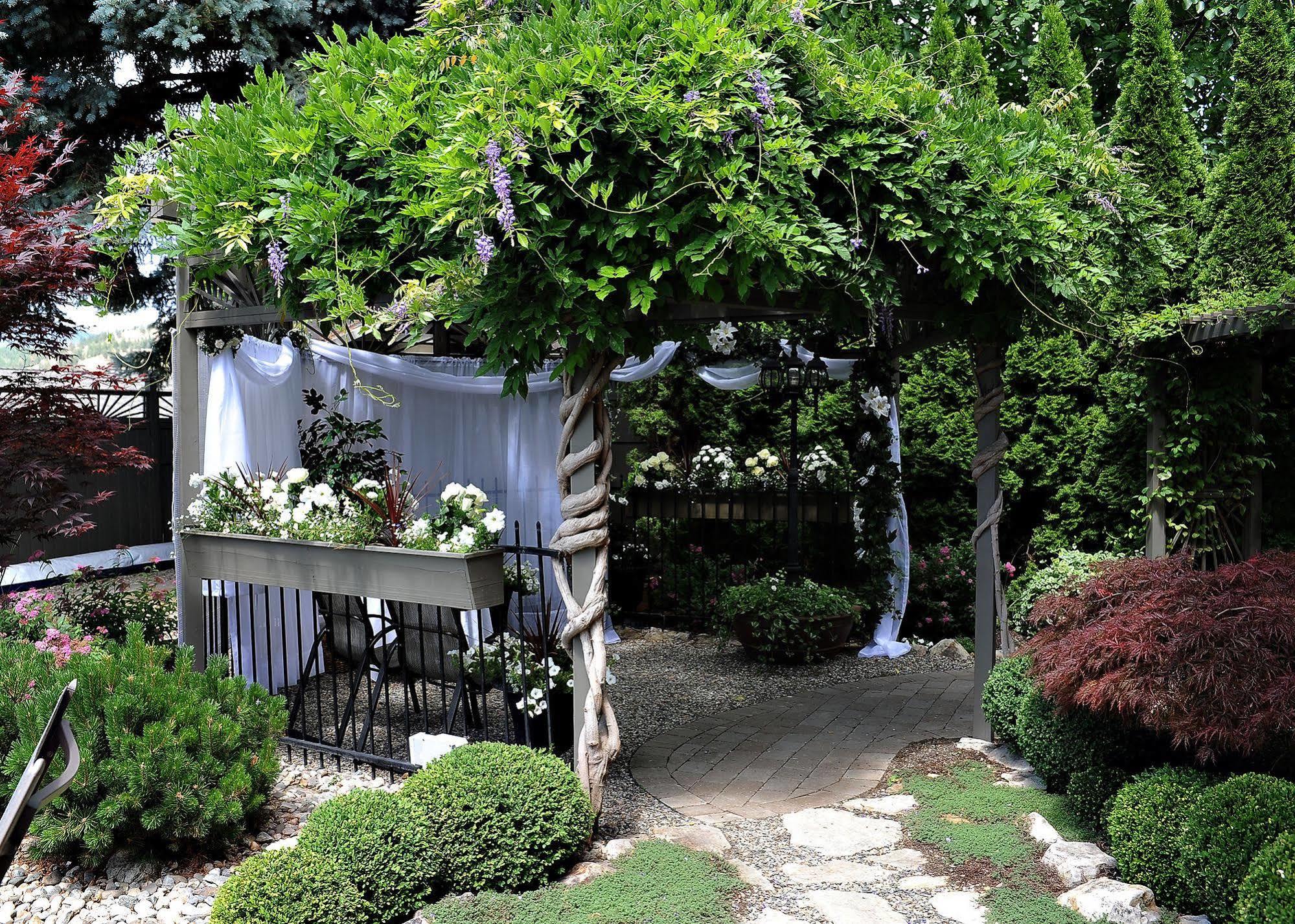 A Vista Villa Couples Retreat Kelowna Exterior foto